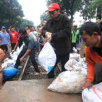 Jokowi – tanggul jebol – Foto Detikcom